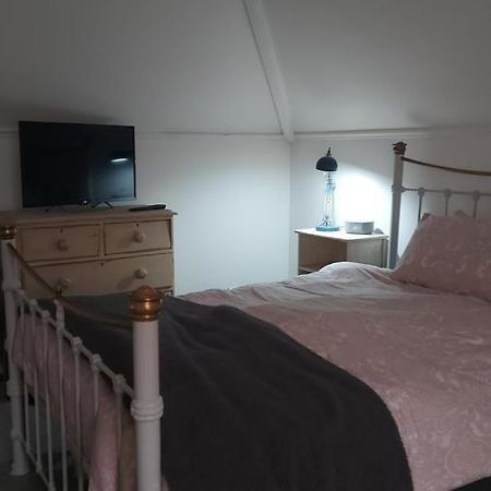 Homestay Poole Buitenkant foto